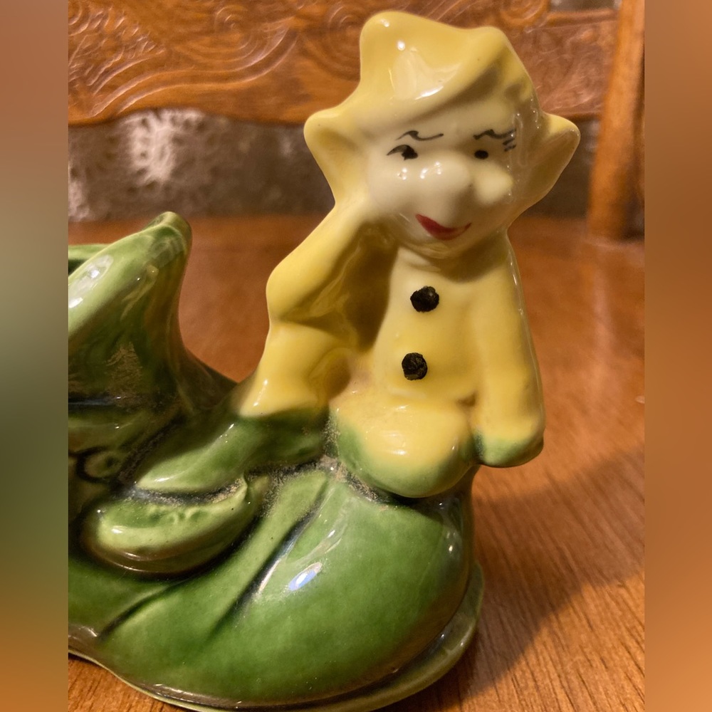 Vintage Yellow Elf Pixie on Green Shoe Boot - Smirk Expression - Picture 12 of 16